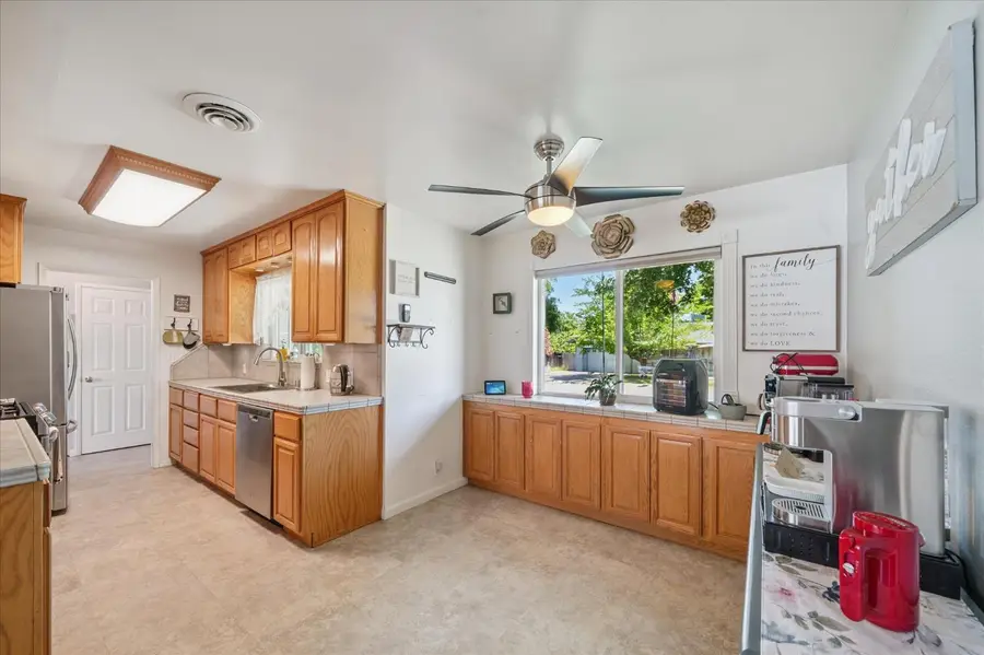 2912 Squire Avenue, Redding, CA 96002 - #3