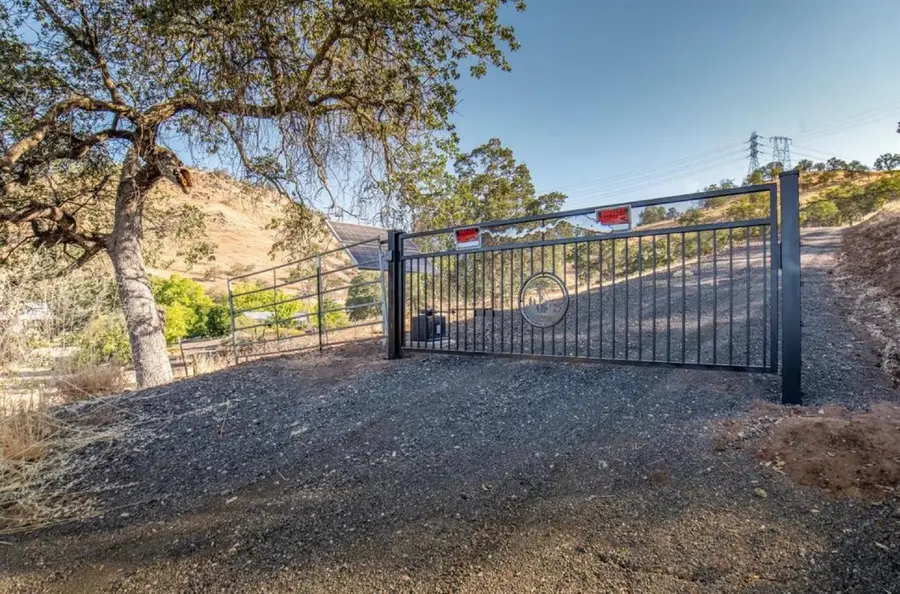 26900 Rye Meadow Lane, Clovis, CA 93619 - Image #2