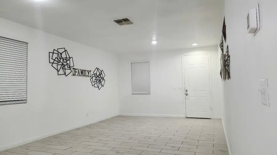 7636 Roosterfish Way, Sacramento, CA 95828 - Image #2