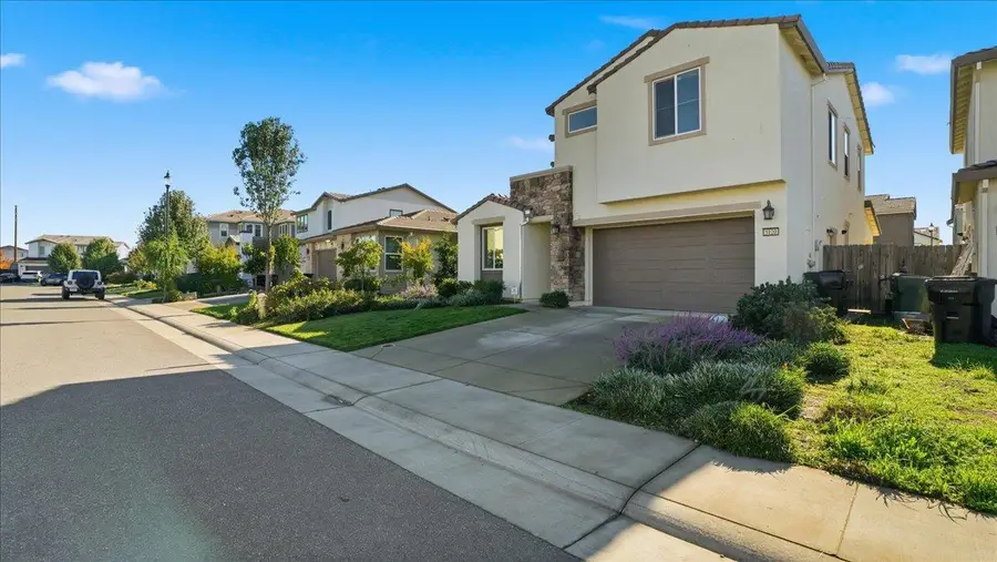 5120 Moonraker Lane, Roseville, CA 95747 - Image #2