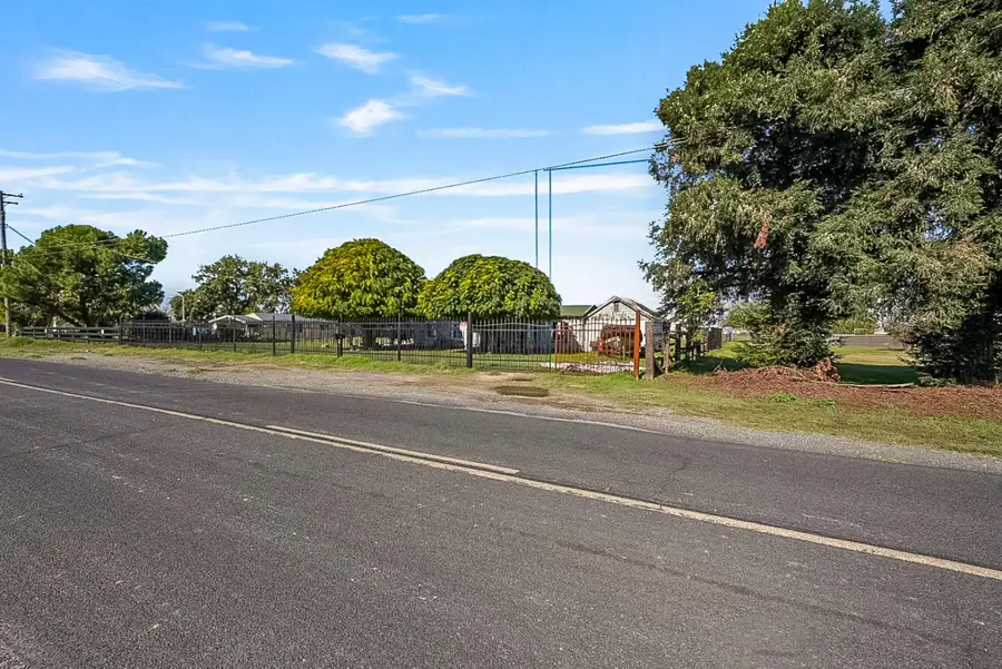 633 W Greenway Avenue, Turlock, CA 95380 - Image #2