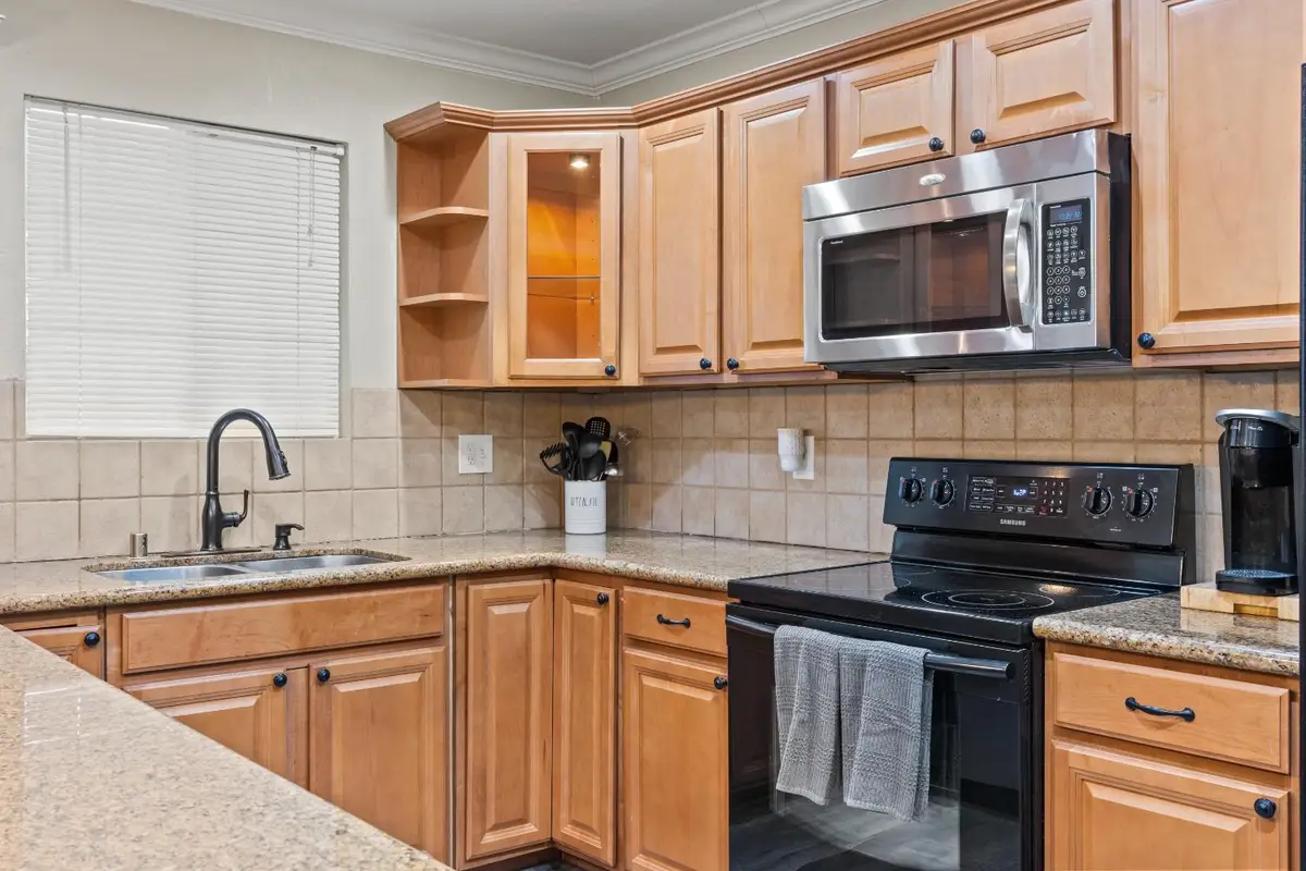 151 W Woodland Avenue, Woodland, CA 95695 - Image #1