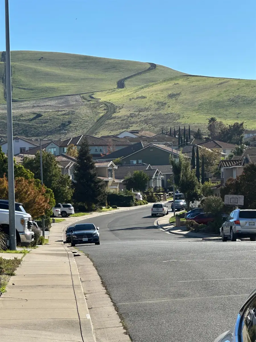 1082 Santa Lucia Dr, Pittsburg, CA 94565 - Image #3