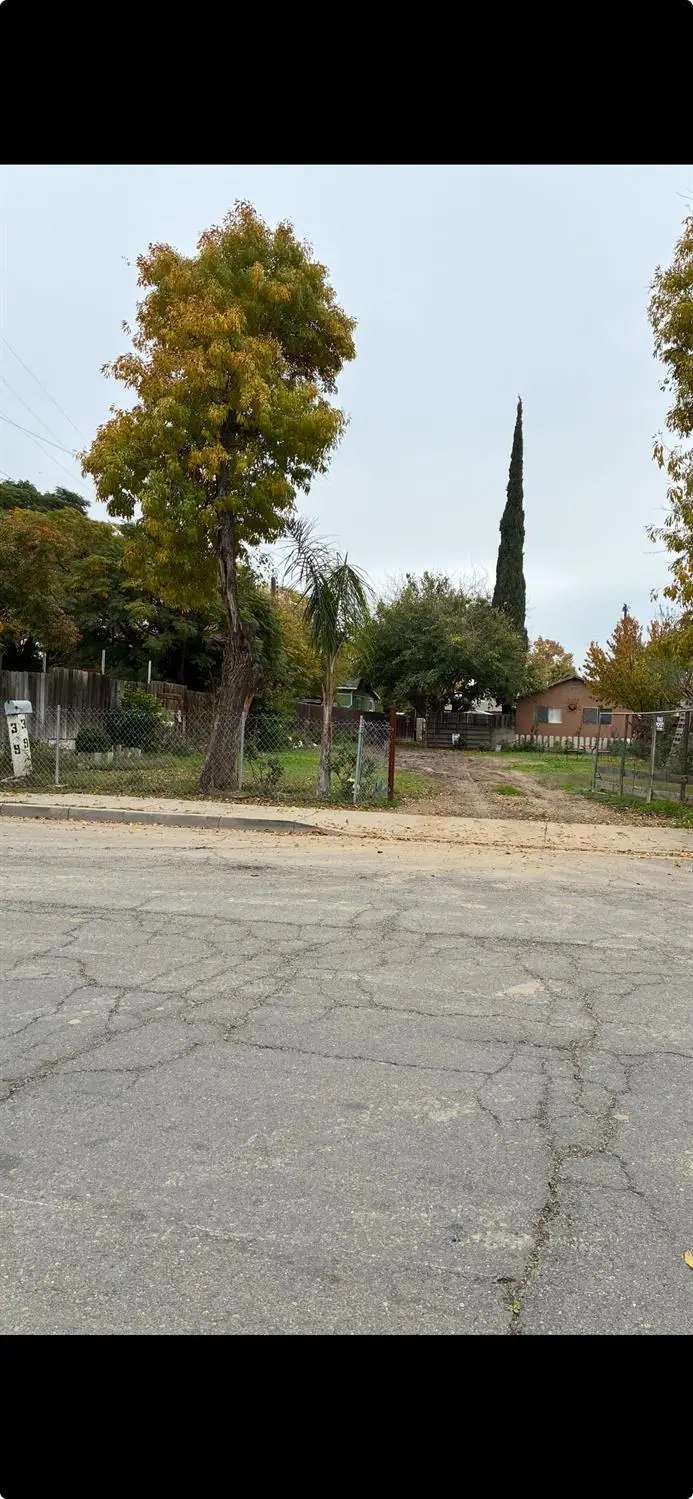 39 W J Street, Los Banos, CA 93635 - Image #2