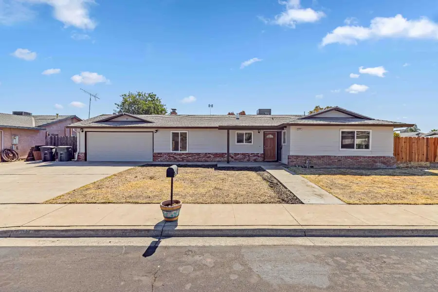 1407 E D Street, Oakdale, CA 95361 - Image #2