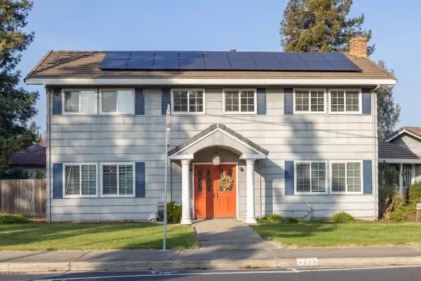 3327 Country Club Boulevard, Stockton, CA 95204