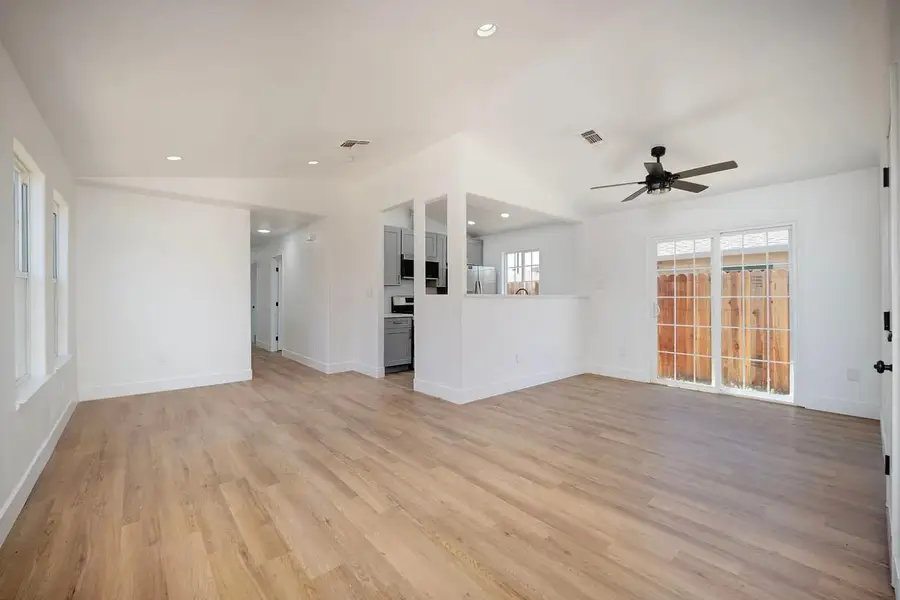 2716 Yreka Avenue, Sacramento, CA 95822 - Image #3