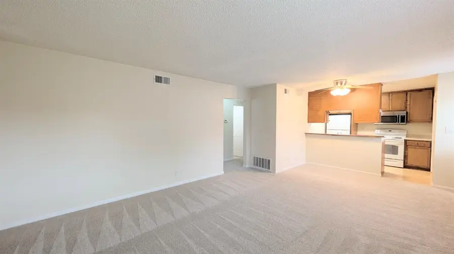 9048 El Cajon Way #1, Sacramento, CA 95826 - Image #3