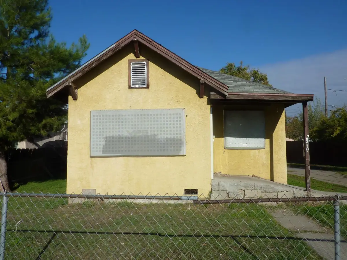 2217 E Hazelton Avenue, Stockton, CA 95205 - Image #1