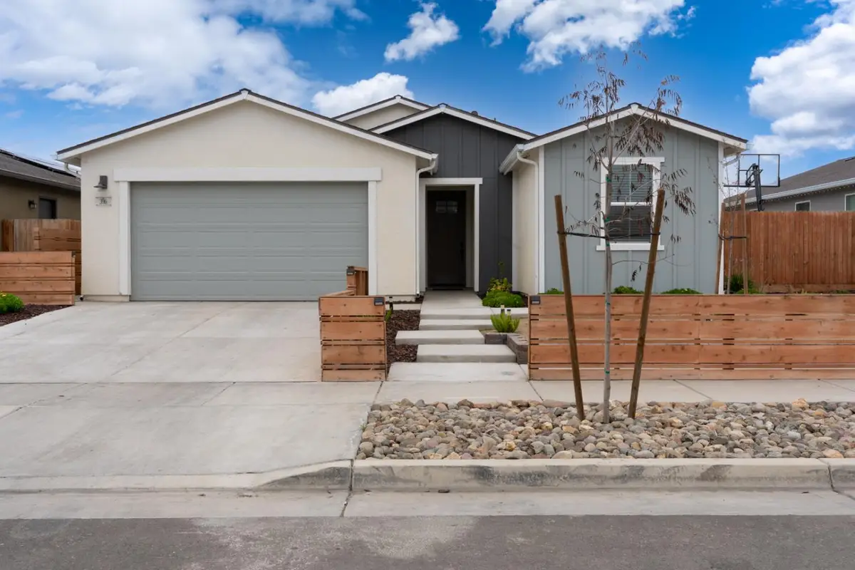 396 Broadstone Court, Los Banos, CA 93635 - Image #1