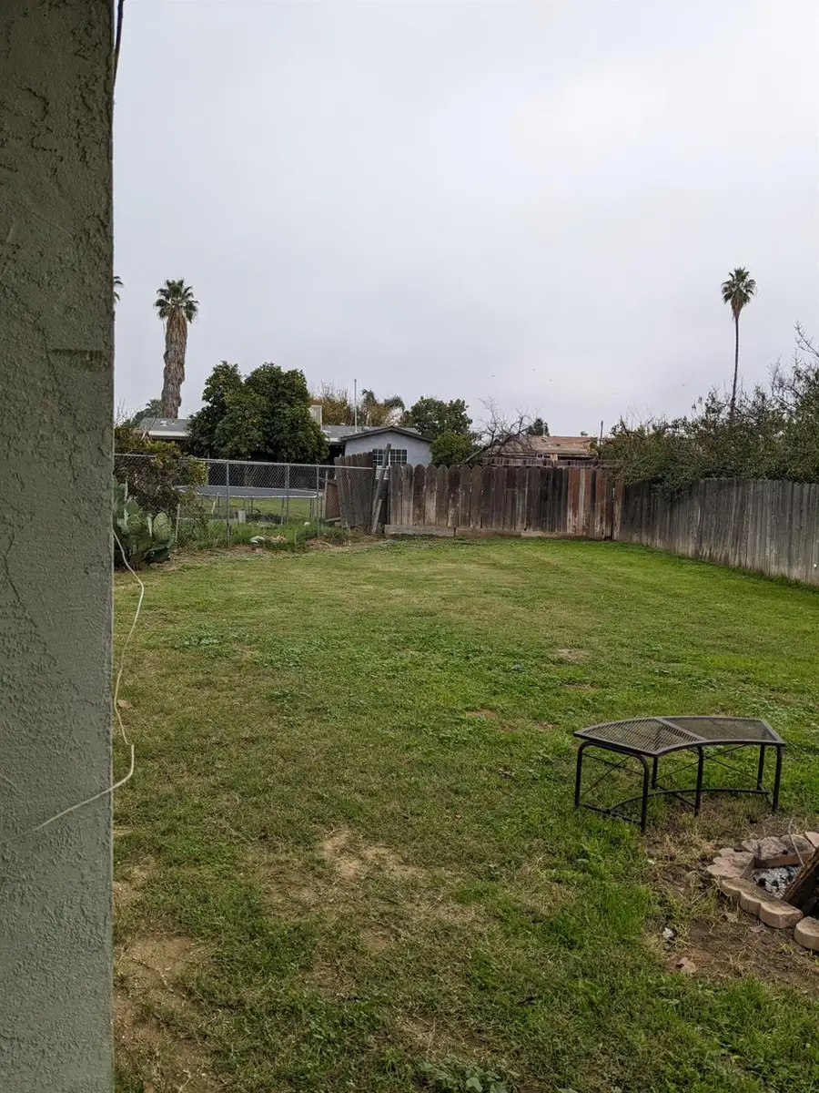 3607 Periwinkle Court, Bakersfield, CA 93307 - Image #2