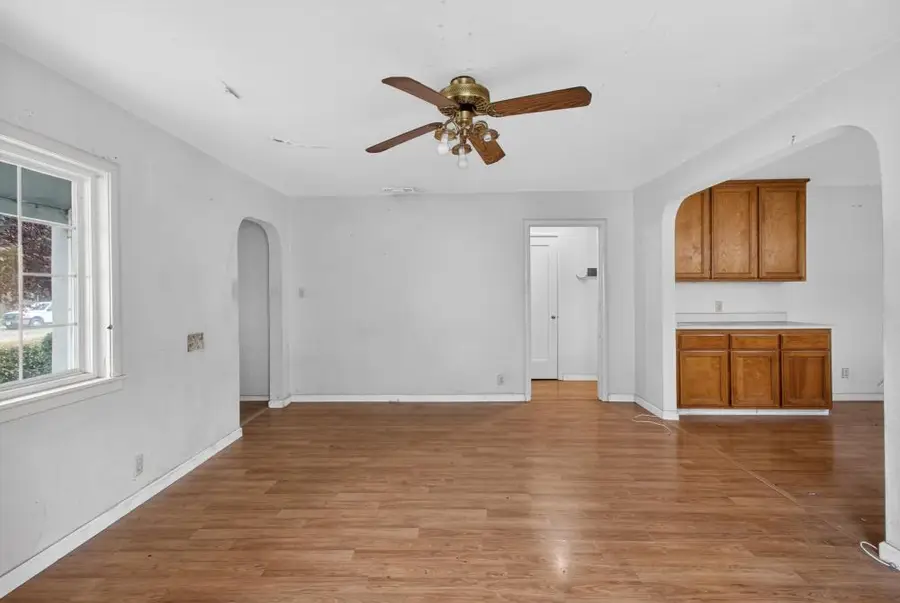 2121 Royal Oaks Drive, Sacramento, CA 95815 - Image #2