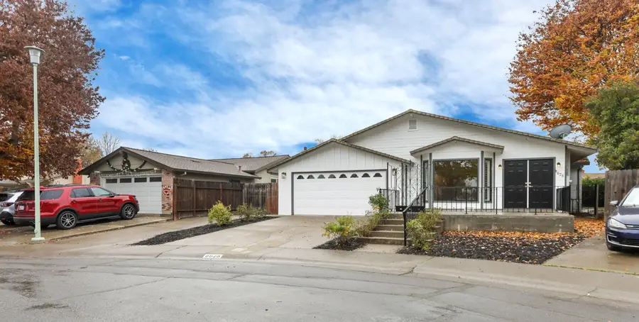 8628 Fallbrook Way, Sacramento, CA 95826 - Image #3