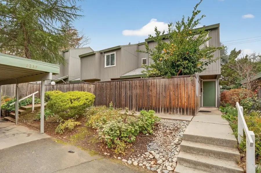 5239 Lake Knoll Lane, Fair Oaks, CA 95628 - Image #2