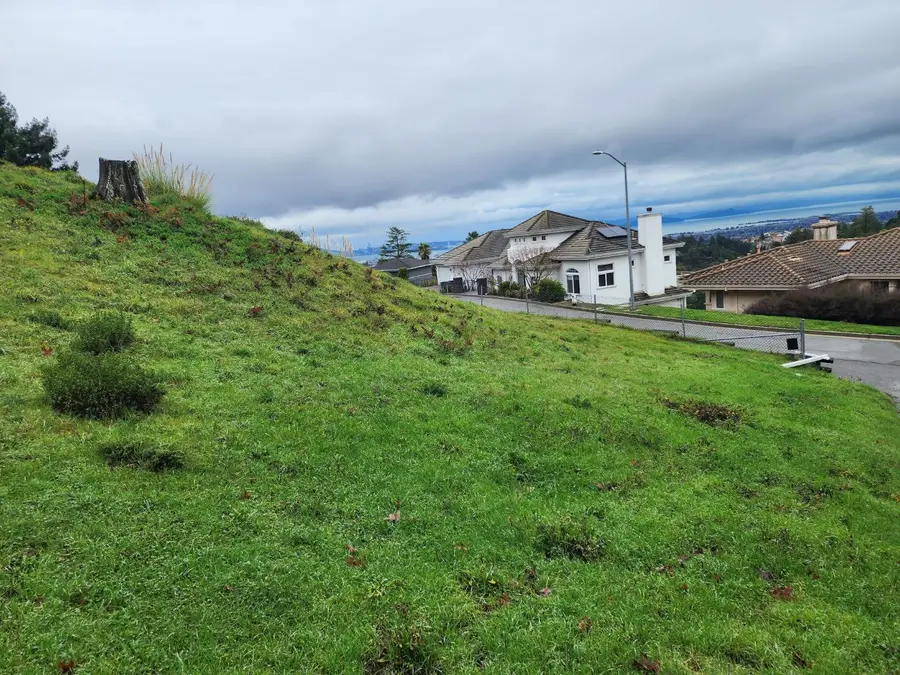 6002 Mazuela Drive, Oakland, CA 94611 - Image #2