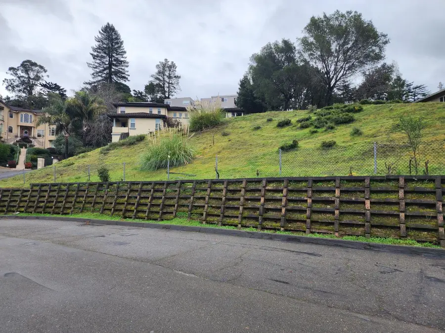 6002 Mazuela Drive, Oakland, CA 94611 - Image #3