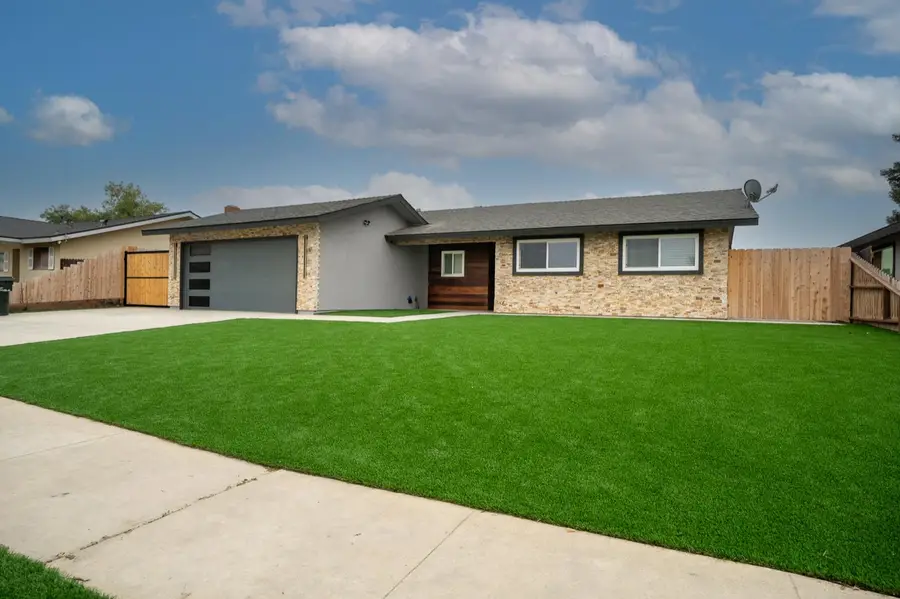 1922 N Adams Street, Tulare, CA 93274 - Image #2