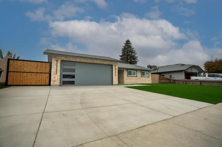 1922 N Adams Street, Tulare, CA 93274 - Image #3