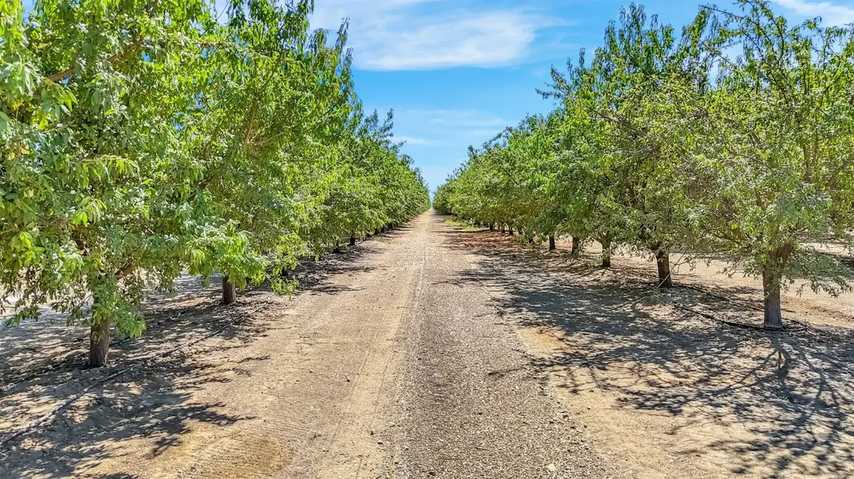 26457 W Oakland Avenue, Coalinga, CA 93210 - #1