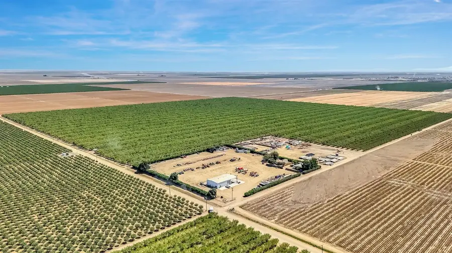 26457 W Oakland Avenue, Coalinga, CA 93210 - #3