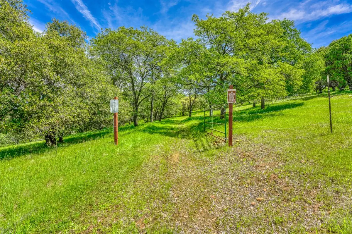 21074 Via Mediterrane, Penn Valley, CA 95977 - Image #1