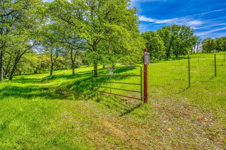 21074 Via Mediterrane, Penn Valley, CA 95977 - Image #2