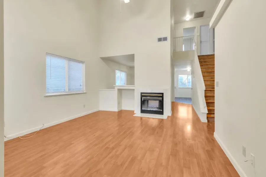 106 Creekside Circle, Sacramento, CA 95823 - Image #3