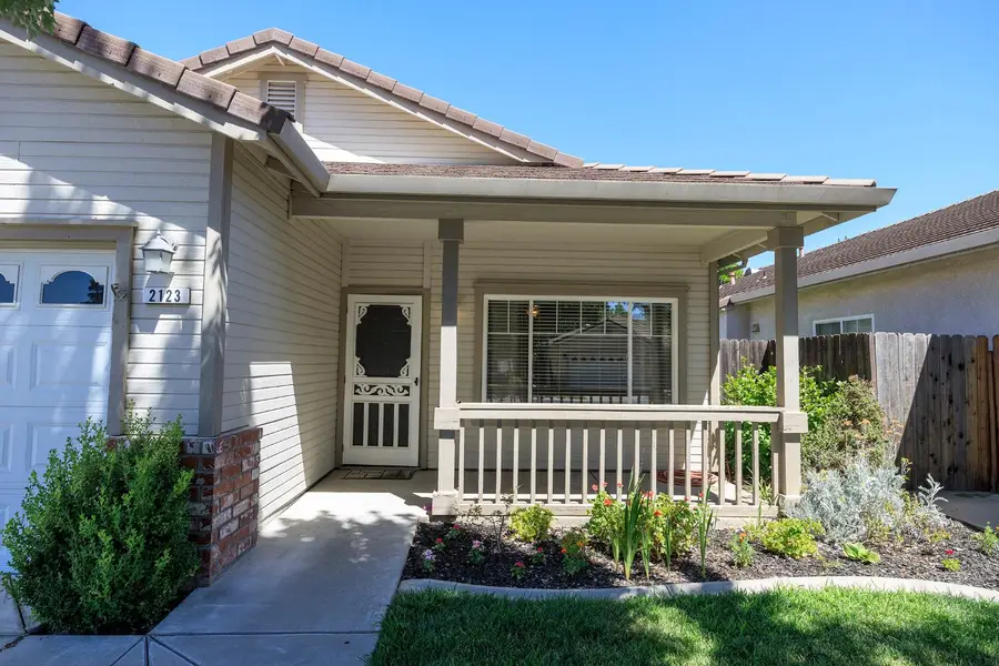 2123 Spring Blossom Ln, Turlock, CA 95382 - Image #3