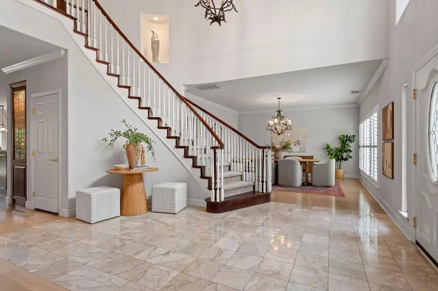 5 Latham Lane, Sacramento, CA 95864 - Image #2