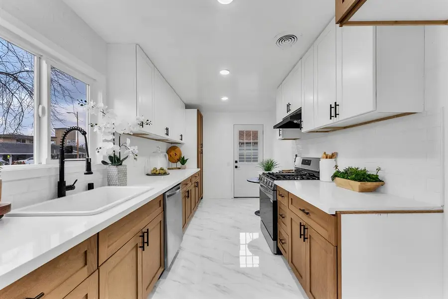 3931 60th Street, Sacramento, CA 95820 - Image #3