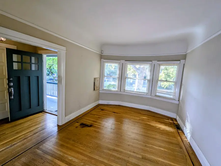 2751 Portola Way, Sacramento, CA 95818 - Image #2