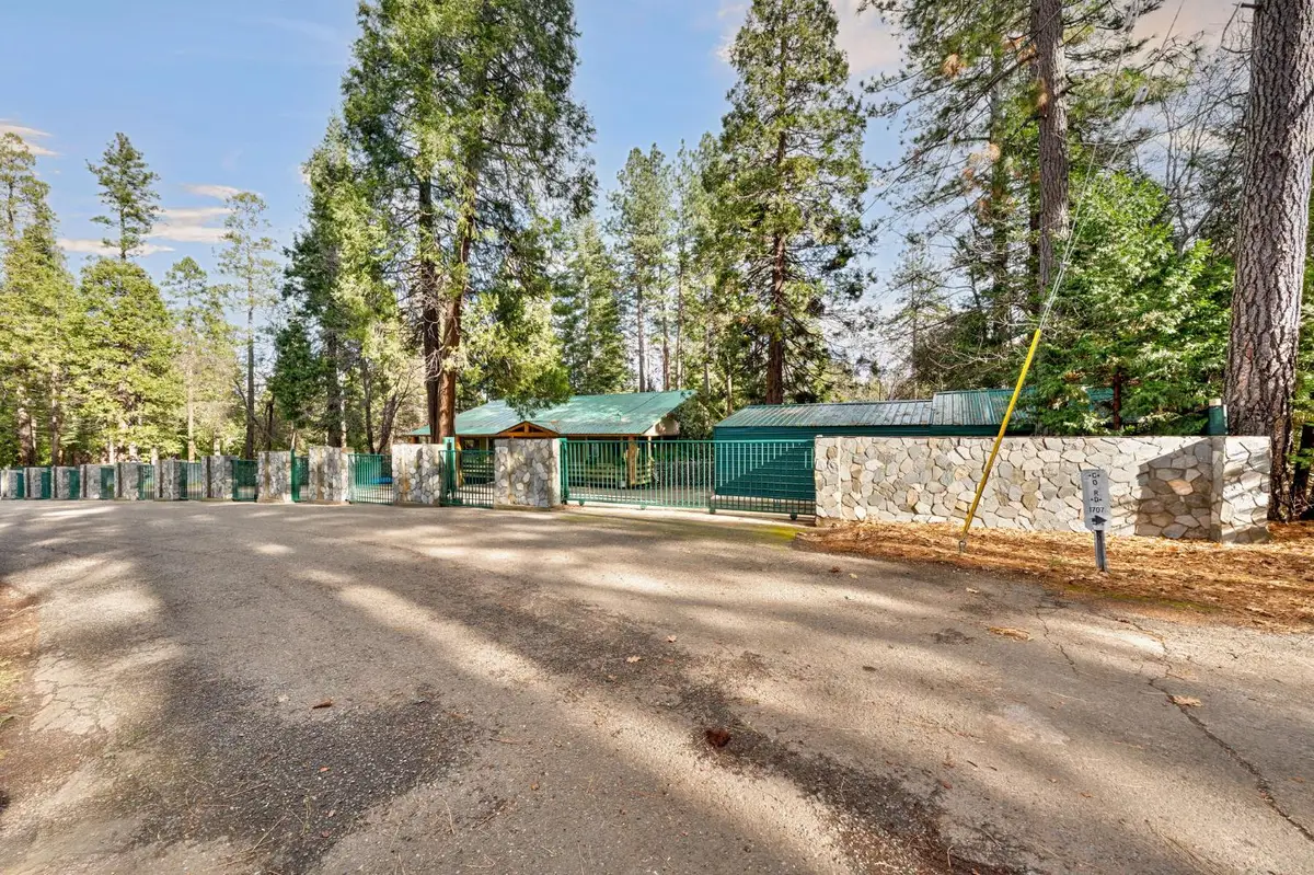 2911 Larkspur Lane, Camino, CA 95709 - Image #1