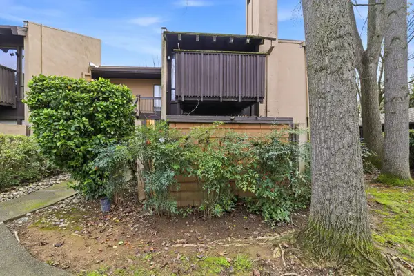 2229 Woodside Lane #4, Sacramento, CA 95825