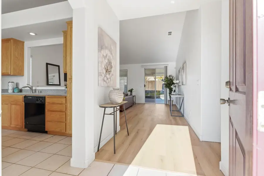 1131 Meadowbrook Court, Manteca, CA 95336 - Image #2