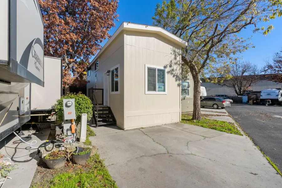 5878 Garlic Farms Dr #143, Gilroy, CA 95020 - Image #2