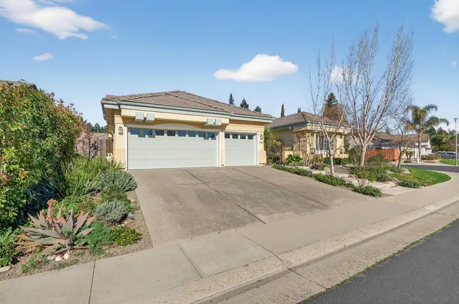 7437 Grenfell Court, Elk Grove, CA 95758 - Image #2