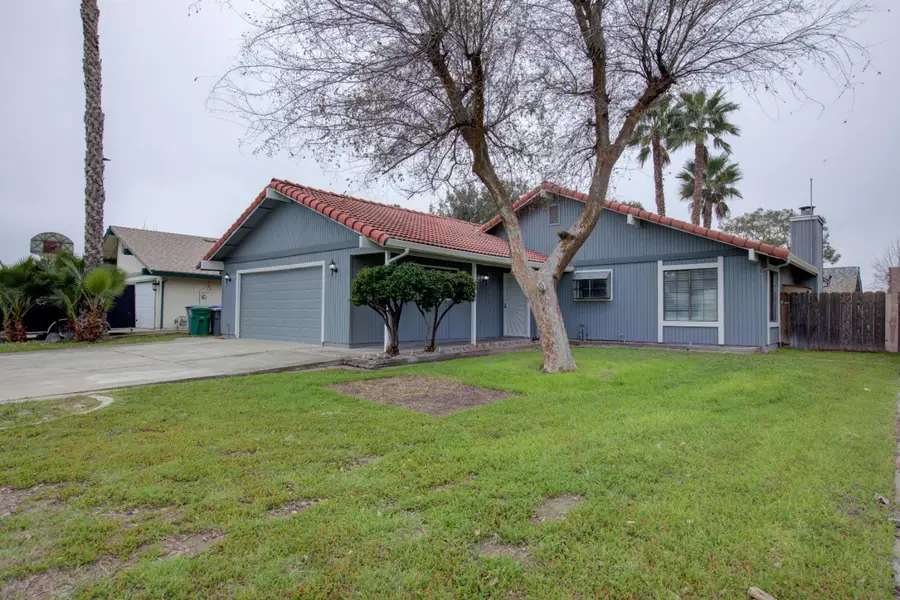 411 N Santa Monica, Los Banos, CA 93635 - Image #2