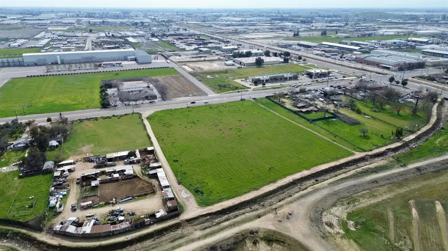 4865 E Jensen Avenue, Fresno, CA 93725 - Image #3