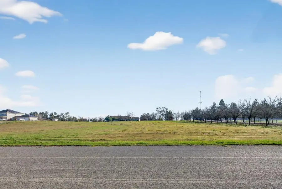 9425 Montevideo Dr, Wilton, CA 95693 - #2