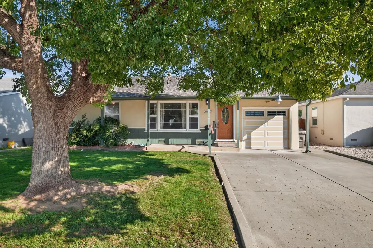 5637 La Campana Way, Sacramento, CA 95822 - Image #1