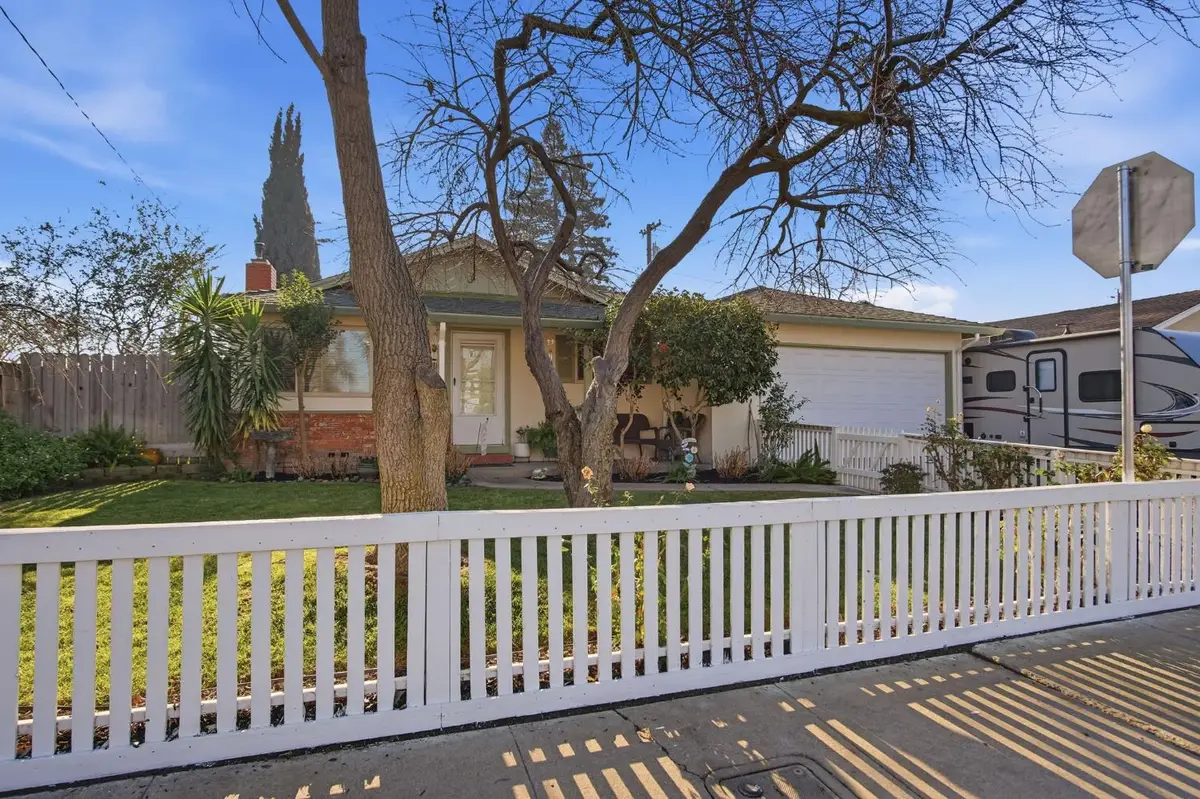 1087 E A Street, Oakdale, CA 95361 - #1