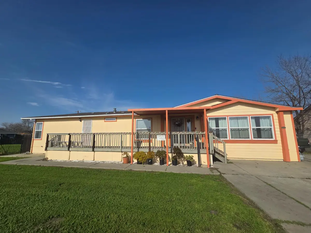 2711 Lock Avenue, Sacramento, CA 95822 - #1