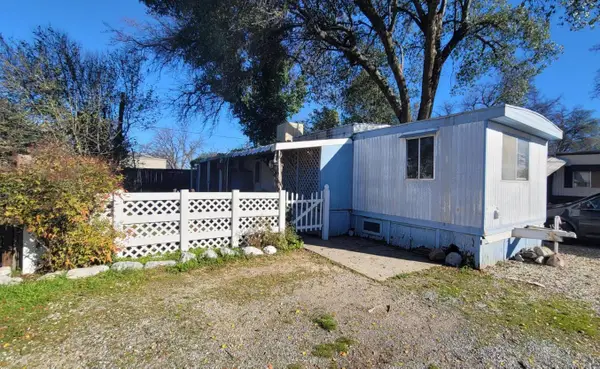 5812 Cedars Rd #43, Redding, CA 96001