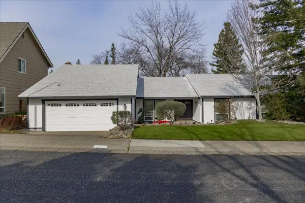 2106 Van Ness Drive, Roseville, CA 95661