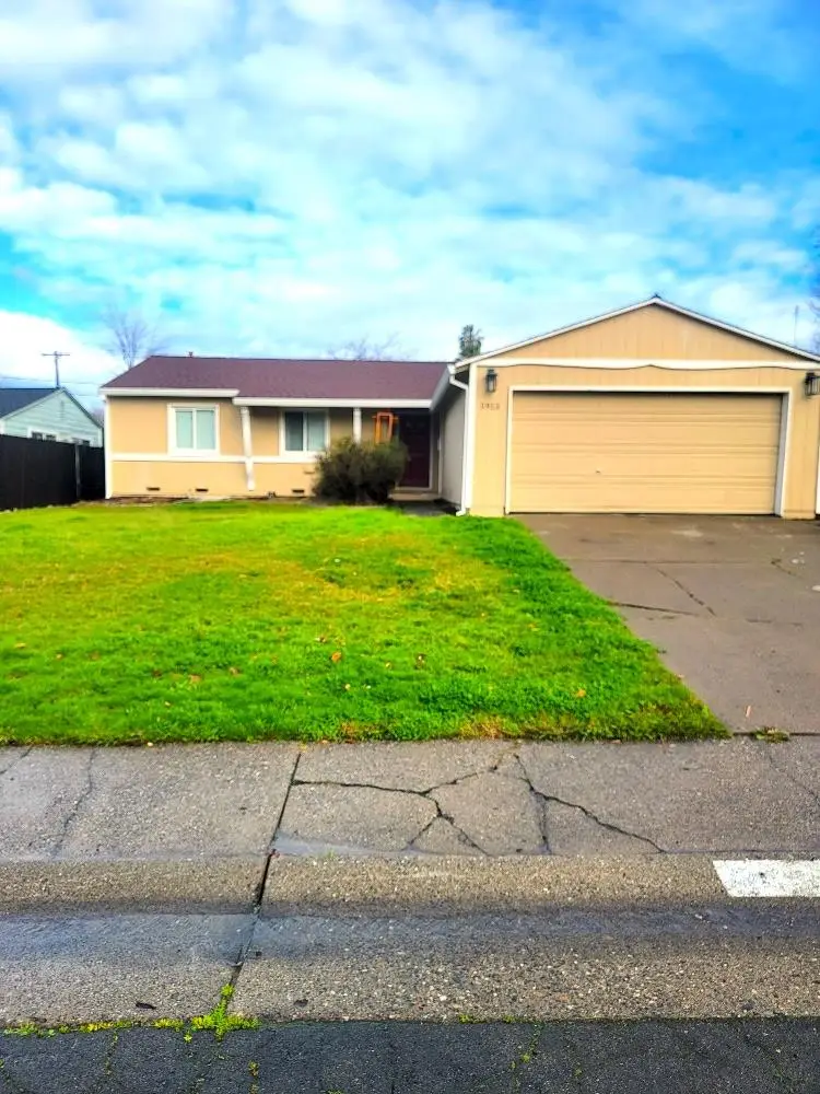 5913 Ashworth Way, Carmichael, CA 95608 - #2