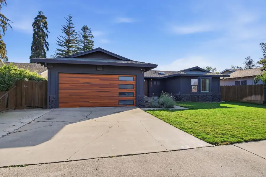 680 Sherri Way, Turlock, CA 95382 - Image #2