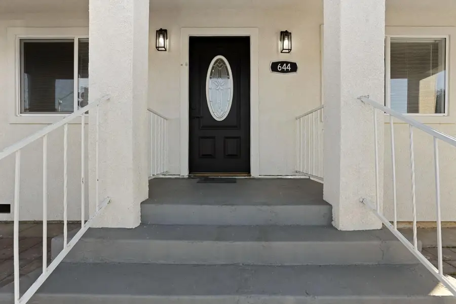 644 N Airport Way, Stockton, CA 95205 - Image #2