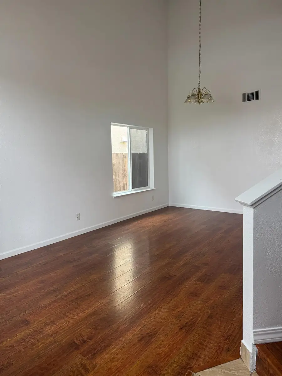 2060 Woodland Drive, Yuba City, CA 95991 - Image #2