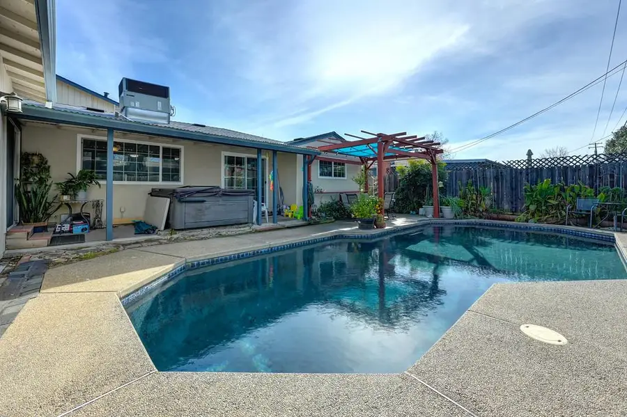 10825 Walnutwood Way, Rancho Cordova, CA 95670 - Image #2