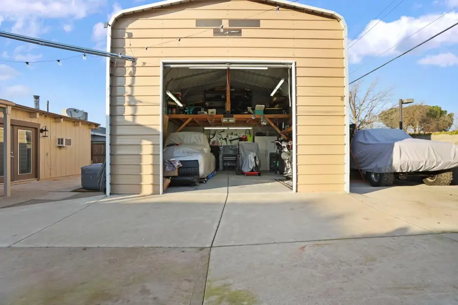 219 Lois Avenue, Galt, CA 95632 - Image #2